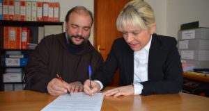 La firma della convenzione