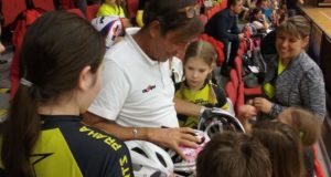 Il coach firma autografi a Praga