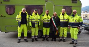 I volontari della Protezione civile del Pavese a San Severino per la consegna di una roulotte