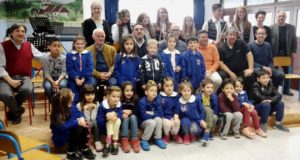 Il preside con docenti e alunni