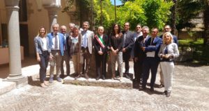 Foto di gruppo in Pinacoteca con i dirigenti di TotalErg