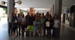 Foto di gruppo davanti alla sede dell'Unione montana, in viale Mazzini, a San Severino