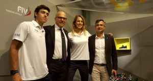 Oliviero Carducci assieme agli atleti Flavia Tartaglini e Mattia Camboni