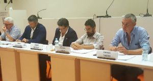 In primo piano (a destra) il segretario provinciale della Cgil, Daniel Taddei