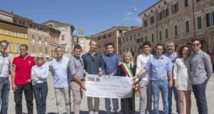 I generosi ragazzi di Parma consegnato il loro assegno al Corpo filarmonico Adriani