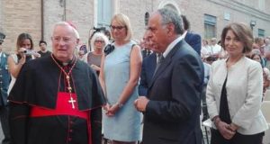Il cardinal Bassetti a Macerata (foto Ansa)