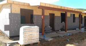 Casette in costruzione a San Michele