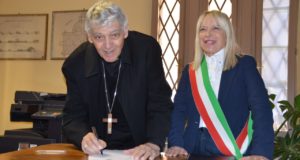 Il Cardinal Menichelli con il sindaco Rosa Piermattei