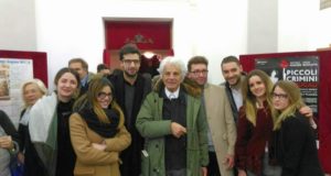 Migliozzi, presidente della Pro loco, assieme a Michele Placido e alcuni amici del pubblico