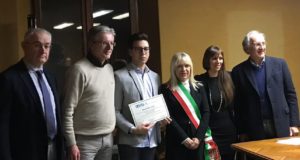 La consegna della borsa di studio