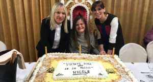 Nicole Orlando con il sindaco Rosa Piermattei e con la presidente dell'associazione Help, Cristina Marcucci