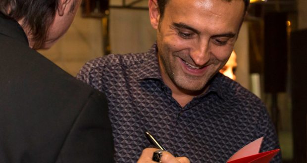 Carlo Boldrini autografa il suo libro