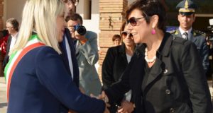 L'incontro fra la De Micheli e il sindaco Piermattei a San Severino