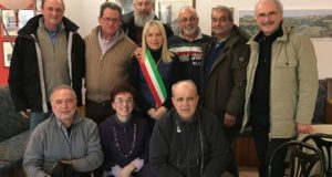 Il gruppo di Torrazza Coste con il sindaco Rosa Piermattei e il coordinatore della Protezione civile, Dino Marinelli