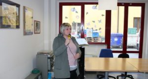 Sabrina Piantoni durante la visita alla Casa di riposo
