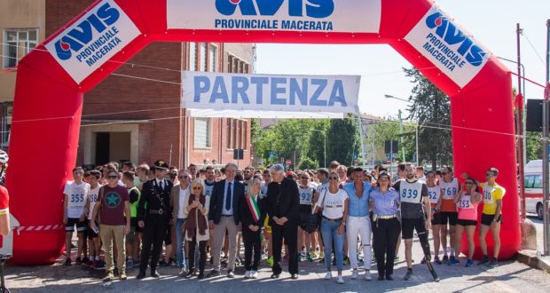 La 10^ Podistica ai nastri di partenza (foto Serini)