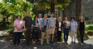 Il gruppo con il vicesindaco Vanna Bianconi all'interno del cortile della pinacoteca civica