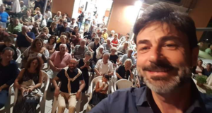 Il selfie di Tura con il pubblico della "Gulliver" di Giorgio Montecchia