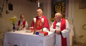 Il cardinal Menichelli con don Pacifico Marinà e fra Vittore Fiorini