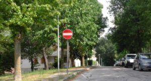 Un tratto di via Monte San Vicino al rione Uvaiolo