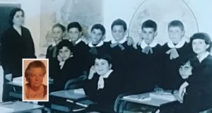 La maestra Palmina nel riquadro e in una foto del 1968