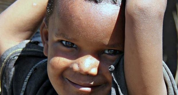 Il sorriso di un bambino etiope (foto di Claudio Scarponi)