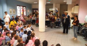 Un momento dell'incontro, presente anche Teresa Traversa, presidente della Casa di riposo