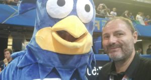 Roberto Taddei con la mascotte del Mondiale