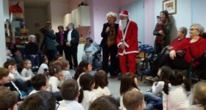 L'incontro con Babbo Natale e con gli ospiti della Casa di riposo