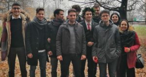 Ludovico Buttafuoco con i suoi amici dopo la laurea