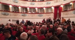 La platea del Feronia per l'anniversario dell'Itis