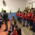 Il Coro di Natale alla scuola di Cesolo con l'intervento di saluto del dirigente Sandro Luciani