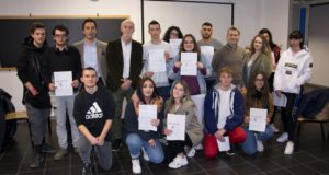 Foto di gruppo degli studenti "promossi" in Inglese