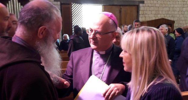 Da sinistra: Padre Gianni Pioli, il vescovo Francesco Massara e il sindaco Rosa Piermattei