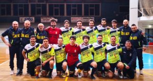 La squadra di calcetto al gran completo