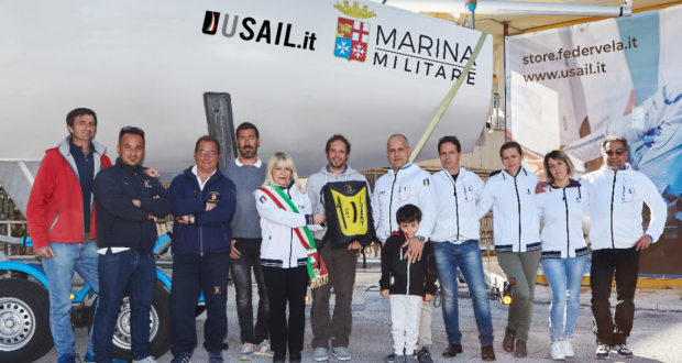 Imbarcazione e protagonisti dell'Europeo in visita alla Olicor