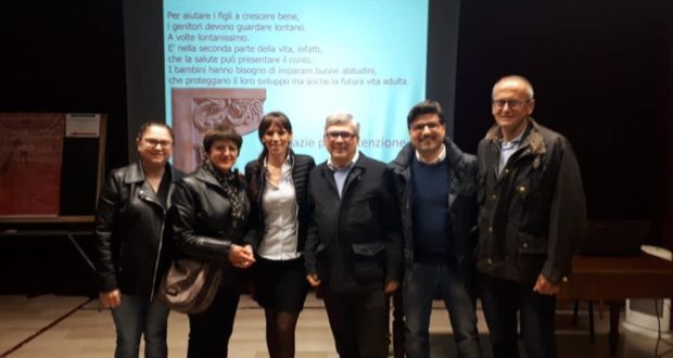 Il dottor Castellini (il primo a destra) assieme a Cristina Marcucci e, fra gli altri, al dottor Perri (al centro) in un'iniziativa dello scorso maggio a San Severino