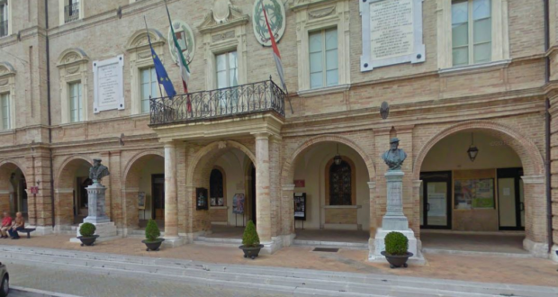La Pro loco sotto i portici del palazzo municipale