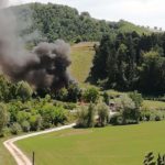 Il fumo che si alza dal luogo dell'incendio