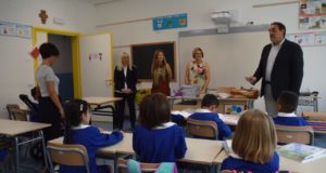 Il sindaco e il preside incontrano alunni e insegnanti della Primaria