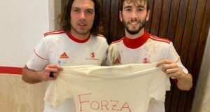 I due marcatori, Borioni e Prioglio, con la maglia dedicata a Raffaele Fiorgentili ("Cita") ricoverato in ospedale
