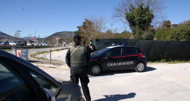 Un posto di blocco dei Carabinieri di San Severino