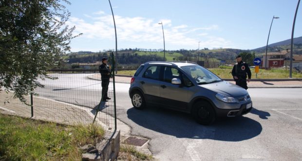 Posto di blocco dei Carabinieri a San Severino