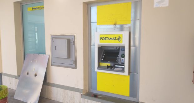 Il nuovo Postamat sistemato all'Ufficio postale di San Severino