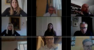 Una delle precedenti sedute online