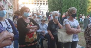 La partecipazione alla messa celebrata nel cimitero di Serralta