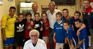 Foto di gruppo con Salvatore Bagni: a destra Riccardo Venturini, al centro (in basso) Raniero Gentili