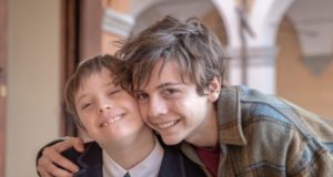 Mio fratello rincorre i dinosauri