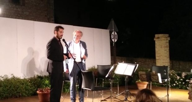 Il professor Massimo Ciambotti con il direttore artistico del Festival, Michele Torresetti