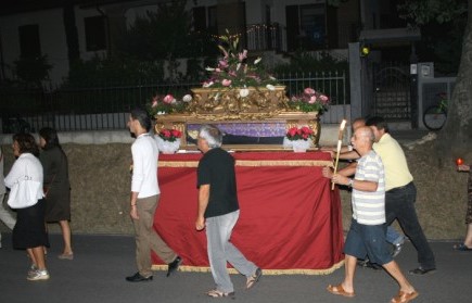 La processione con l'urna di Santa Margherita (foto d'archivio tratta dal sito di "Mo.re.ve.")